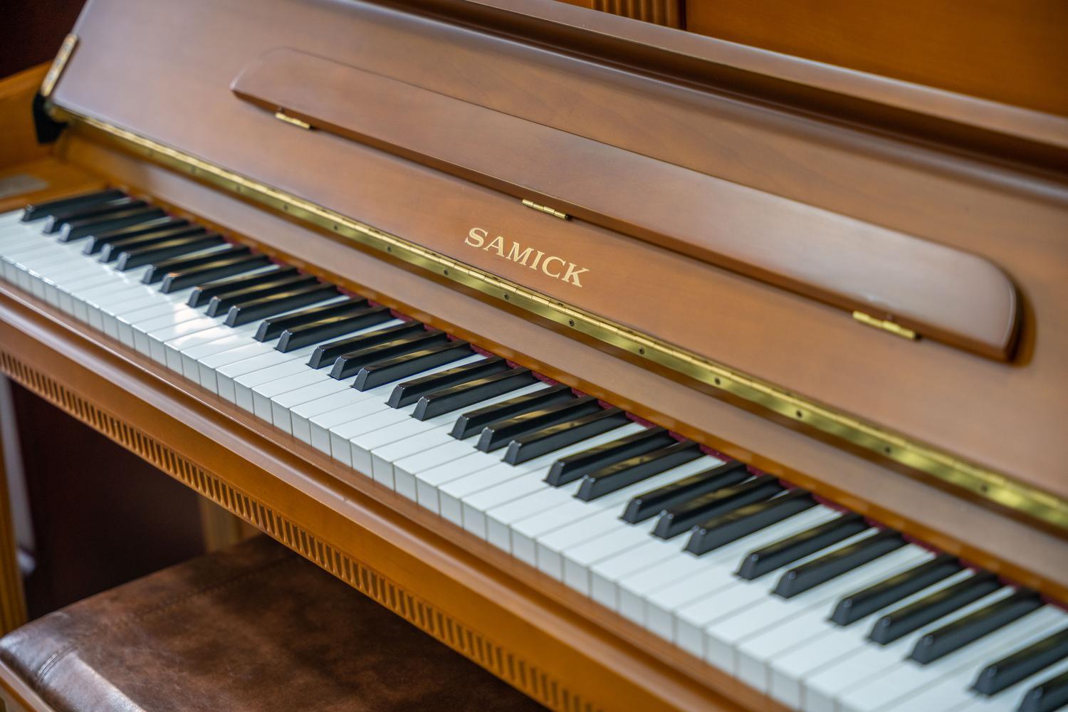 خرید اقساطی پیانو